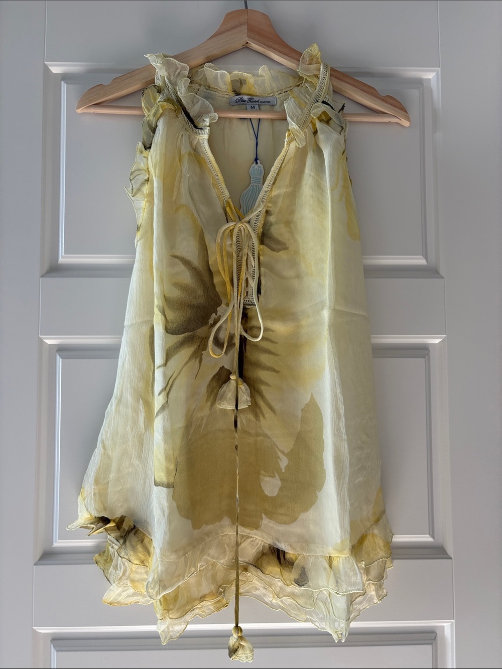 NWT Blue Tassel 100% Silk Light Yellow Floral Ruffled Tie-Front Tank Size Medium